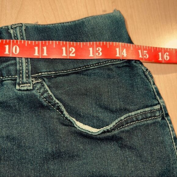 Woman’s Riders by Lee Mid Rise Capri Jeans Large - Picture 5 of 7